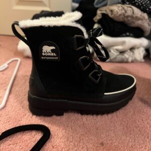Sorel snow boots size 5- worn once